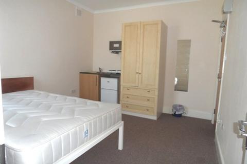 1 bedroom in a house share to rent, Otterfield Road, West Drayton