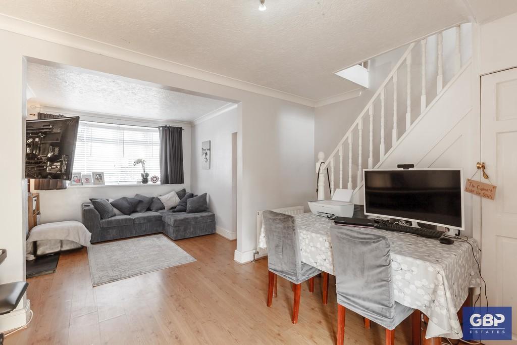 Clydesdale Road, Hornchurch 3 bed semidetached house £400,000