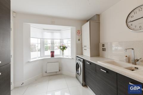 4 Mellowes Road, Hornchurch, RM11 1GF