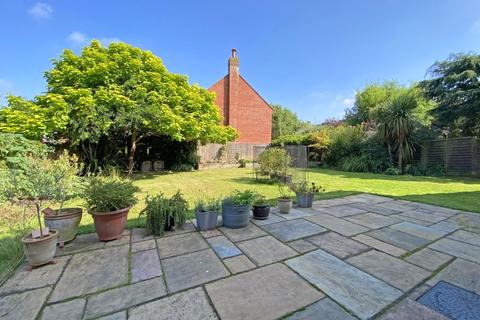 26 Couper Meadows, Exeter, EX2 7TF