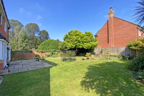 26 Couper Meadows, Exeter, EX2 7TF