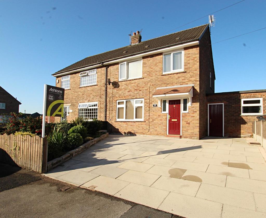 Wentworth Road, AshtoninMakerfield... 3 bed semidetached house £