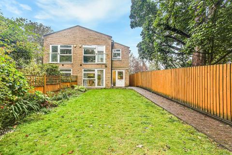 4b Blunt Road, South Croydon, CR2 7PA