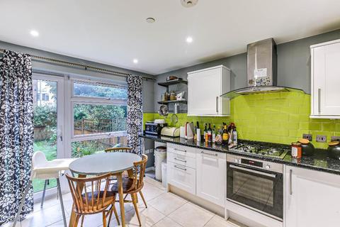 4b Blunt Road, South Croydon, CR2 7PA