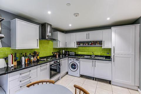 4b Blunt Road, South Croydon, CR2 7PA