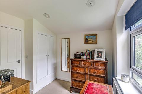 4b Blunt Road, South Croydon, CR2 7PA