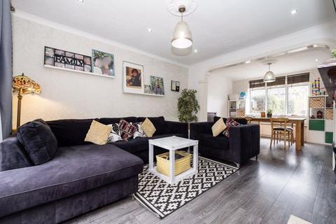 103 Retford Road, Romford, RM3 9NH