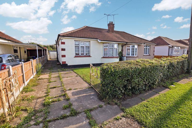 Central Avenue, Corringham 3 bed semidetached bungalow