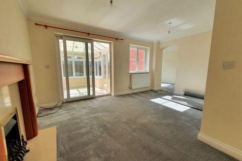 30 Billingham Close, Gloucester, GL4 4SS