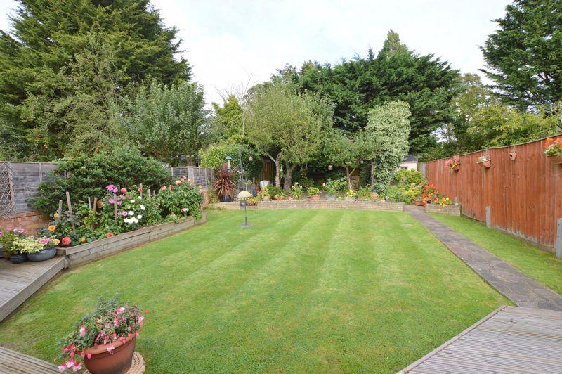 Sylvia Avenue, Hatch End 3 bed semidetached house £750,000