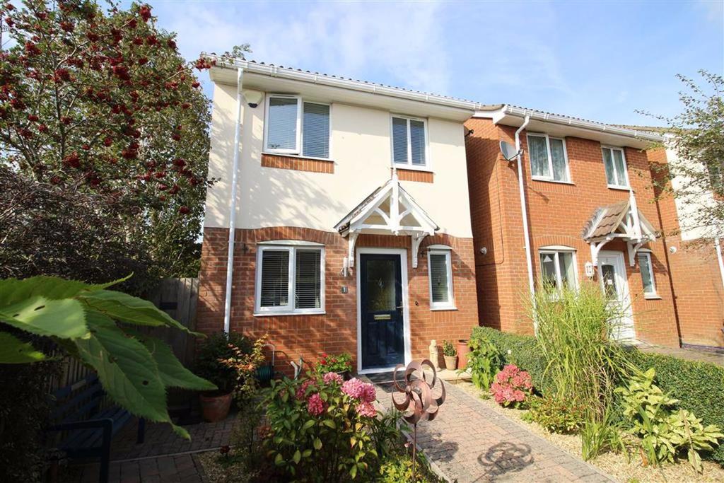 Vincent Close, New Milton, Hampshire 3 bed detached house £425,000