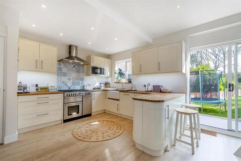 31 Harrow Road, Carshalton, SM5 3QH