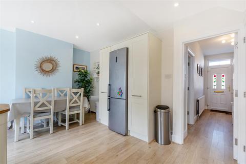31 Harrow Road, Carshalton, SM5 3QH