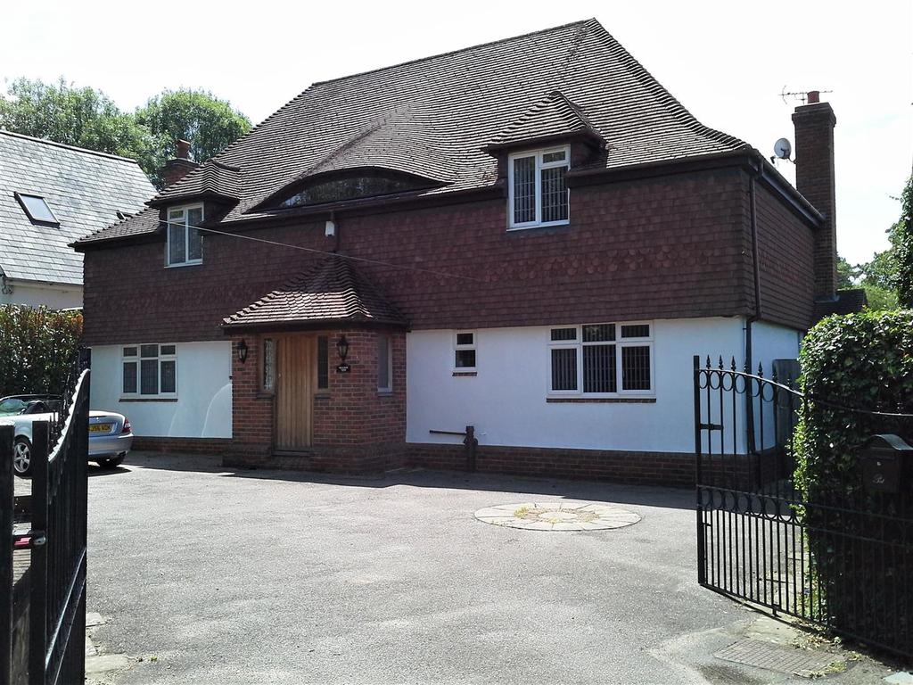 Castle Hill, Fawkham, Kent 4 bed detached house £3,300 pcm (£762 pw)