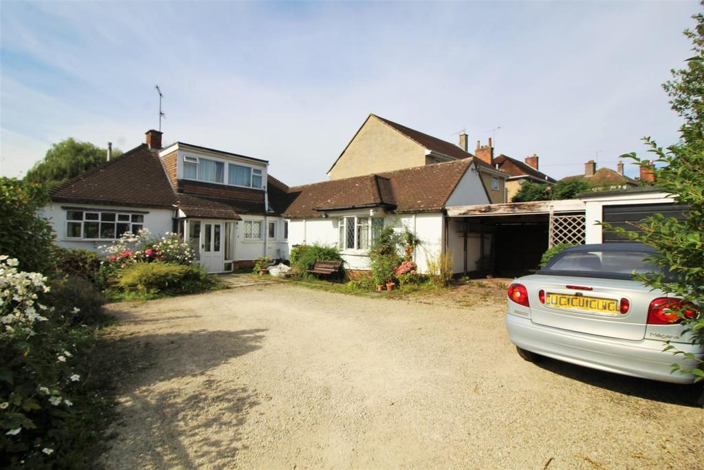 Malmesbury Road, Chippenham 4 bed detached bungalow £550,000