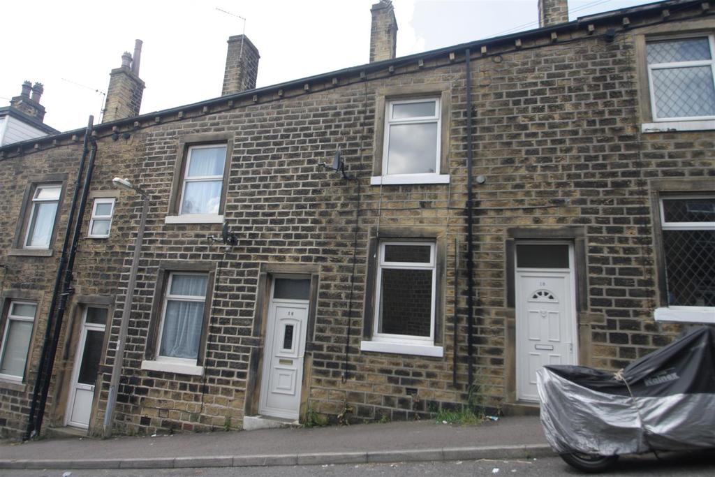 Coronation Street, Greetland 2 bed terraced house £495 pcm (£114 pw)