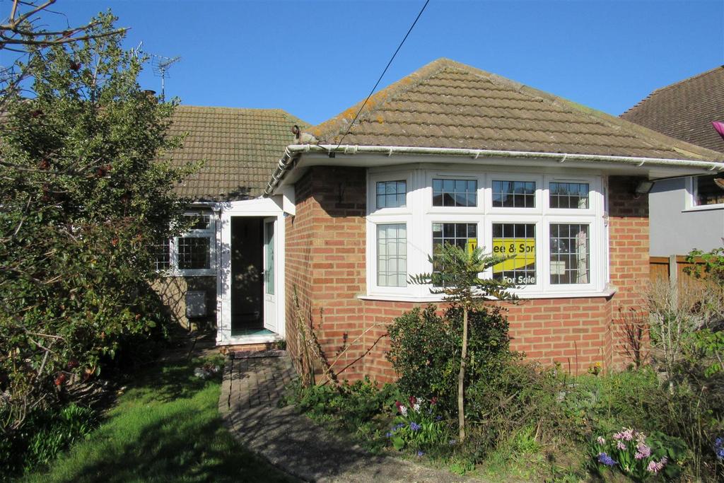 Maydowns Road, Chestfield, Whitstable 3 bed semidetached bungalow £