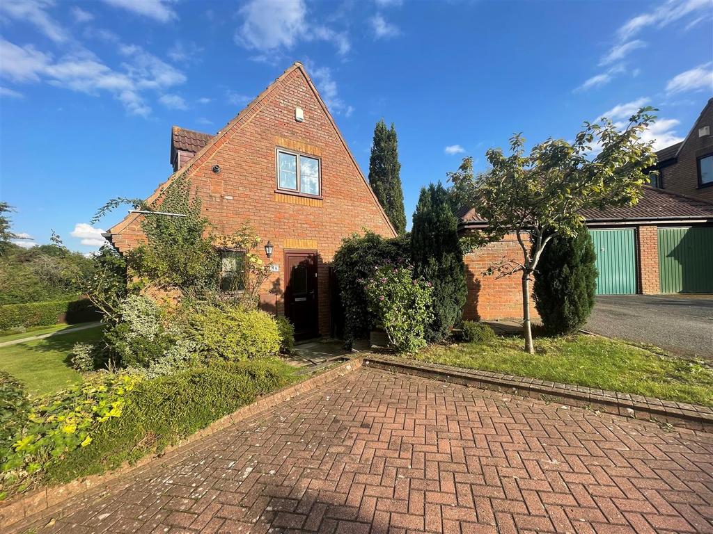 Nelson Close, Crownhill, Milton Keynes 2 bed semidetached house £995