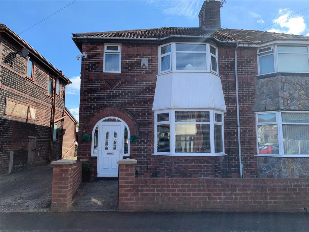 Burgess Drive, Failsworth, Manchester 5 bed semidetached house £320,000