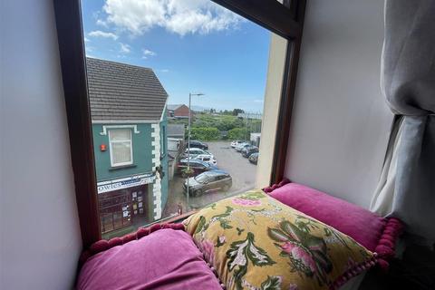 Flat 2, 20 Station Road, Burry Port, SA16 0LR