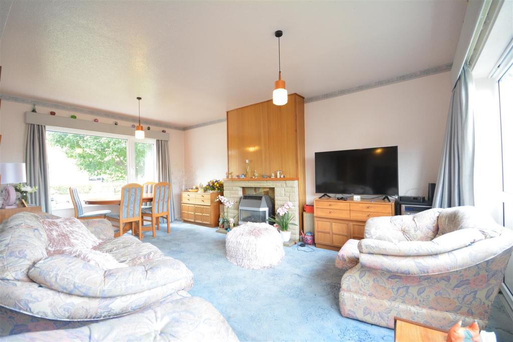 Middlebeck Drive, Arnold, Nottingham 4 bed detached house £450,000