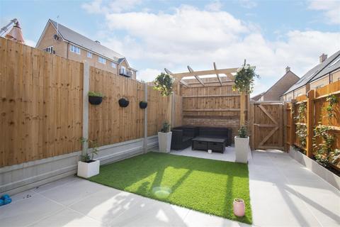 1 Arnold Close, Hertford, SG13 7ES