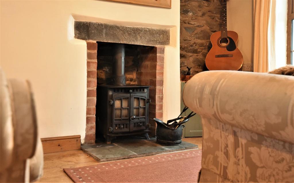 Back Lane, Ulverston 3 bed semidetached house £225,000