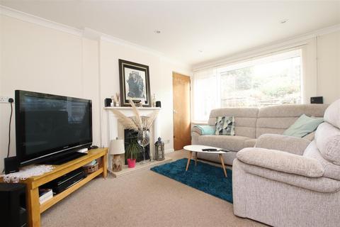 18 Coates Road, Exeter, EX2 5RW