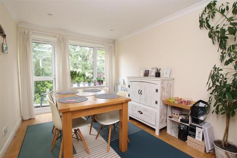 18 Coates Road, Exeter, EX2 5RW