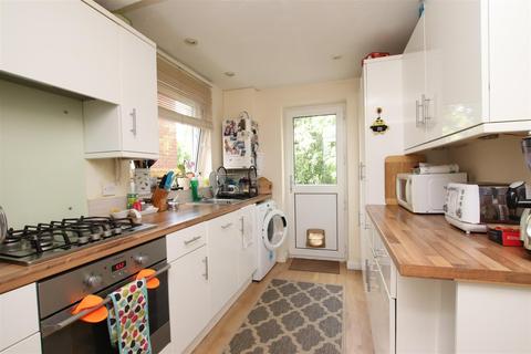 18 Coates Road, Exeter, EX2 5RW
