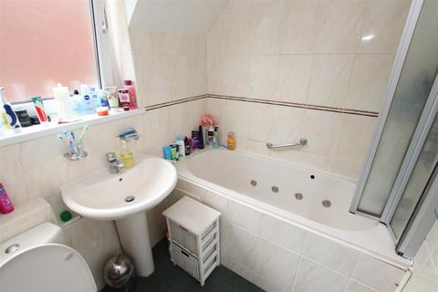 18 Coates Road, Exeter, EX2 5RW