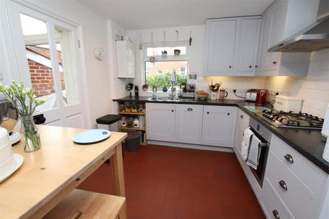 9 Abbots Road, Exeter, EX4 7AN