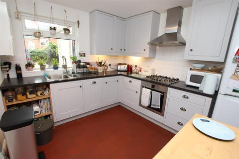 9 Abbots Road, Exeter, EX4 7AN