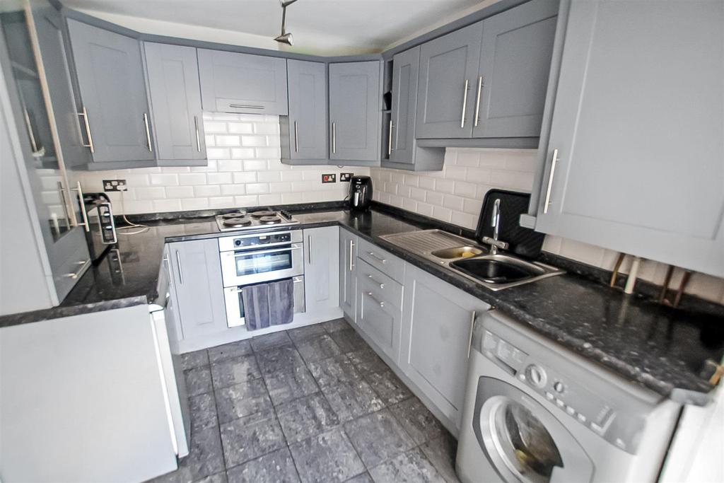 Zetland Hunt, The Chase, Newton Aycliffe 3 bed semidetached house £