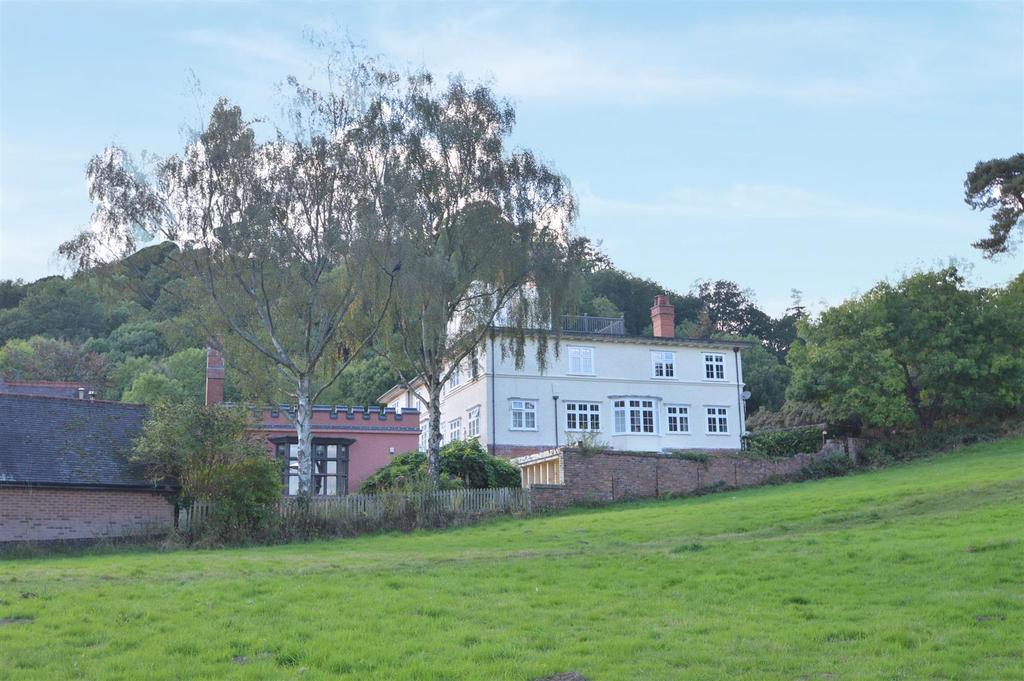4 Victoria Court