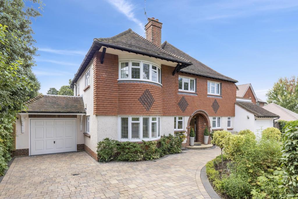 Churchfields Avenue, Weybridge, KT13 5 bed detached house £2,600,000