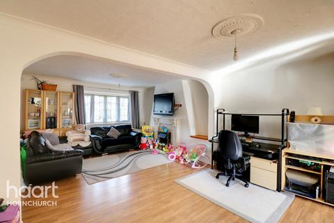 34 Ennerdale Avenue, Hornchurch, RM12 5JT