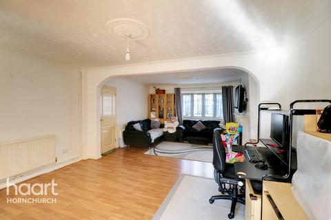 34 Ennerdale Avenue, Hornchurch, RM12 5JT