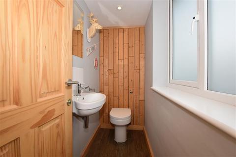 34 Chetwode Road, Tadworth, KT20 5PW