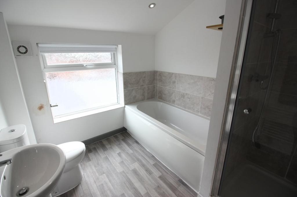 College Road, Rotherham 1 bed in a house share £368 pcm (£85 pw)