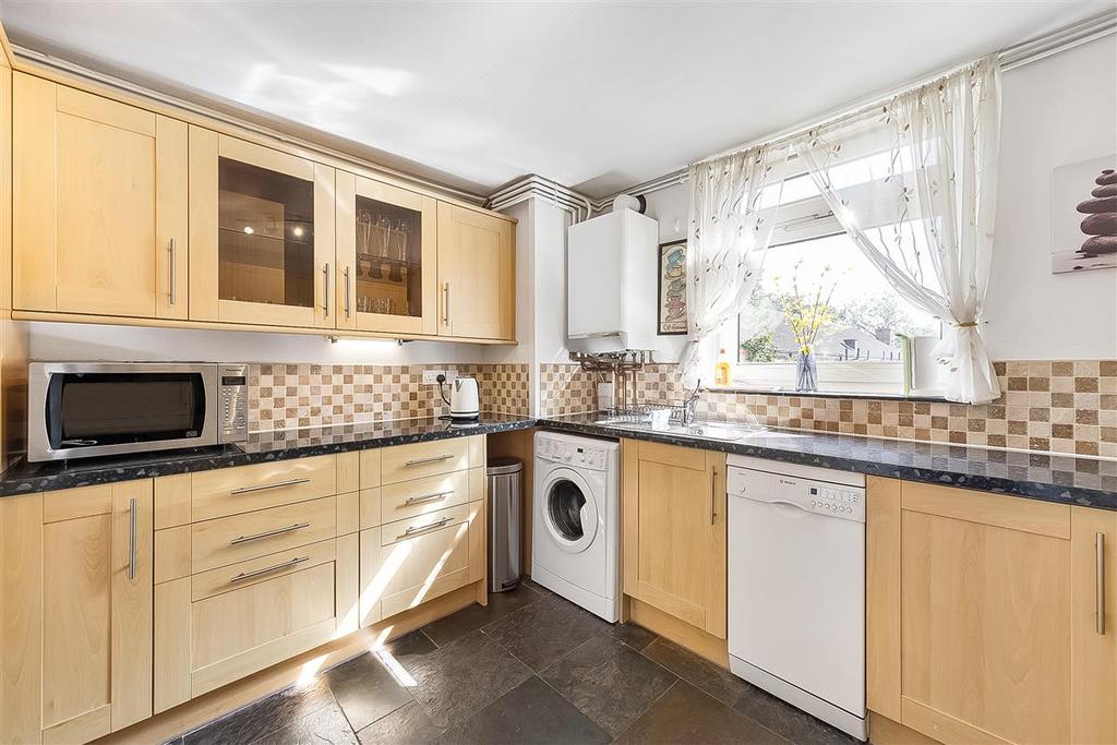 Askill Drive, SW15 2 bed flat - £450,000