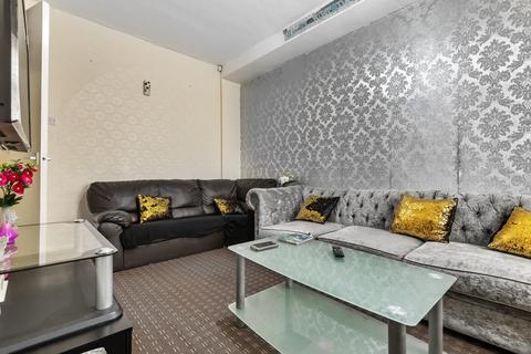 28 Driffield Street, Manchester, M14 7HZ