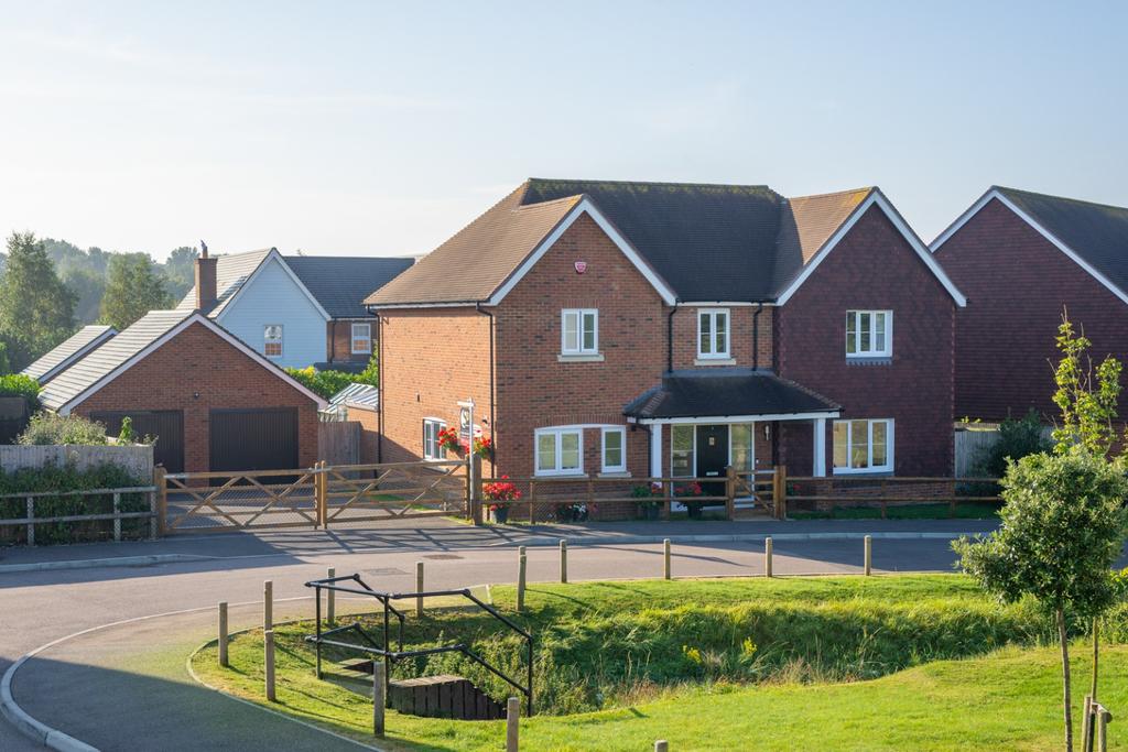 Poppyfields, Charing 4 bed detached house £725,000