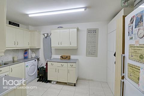 14 Bluebell Way, Hatfield, AL10 9FJ
