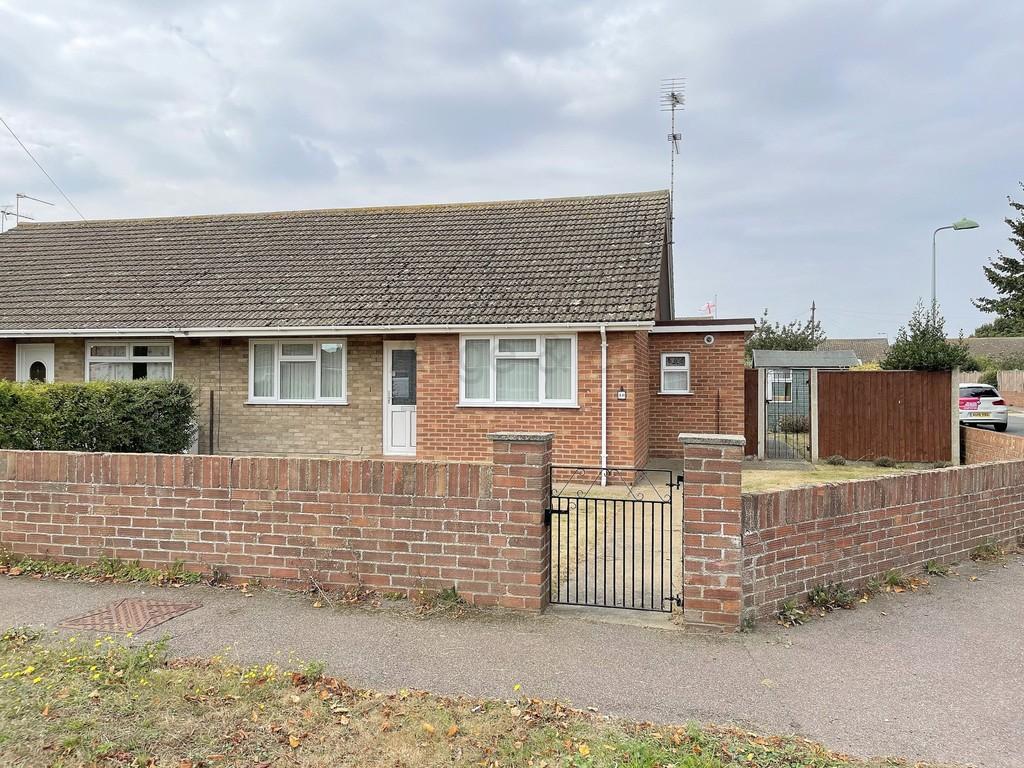 Kingston Close, Pakefield, Lowestoft 2 bed semidetached bungalow £200,000
