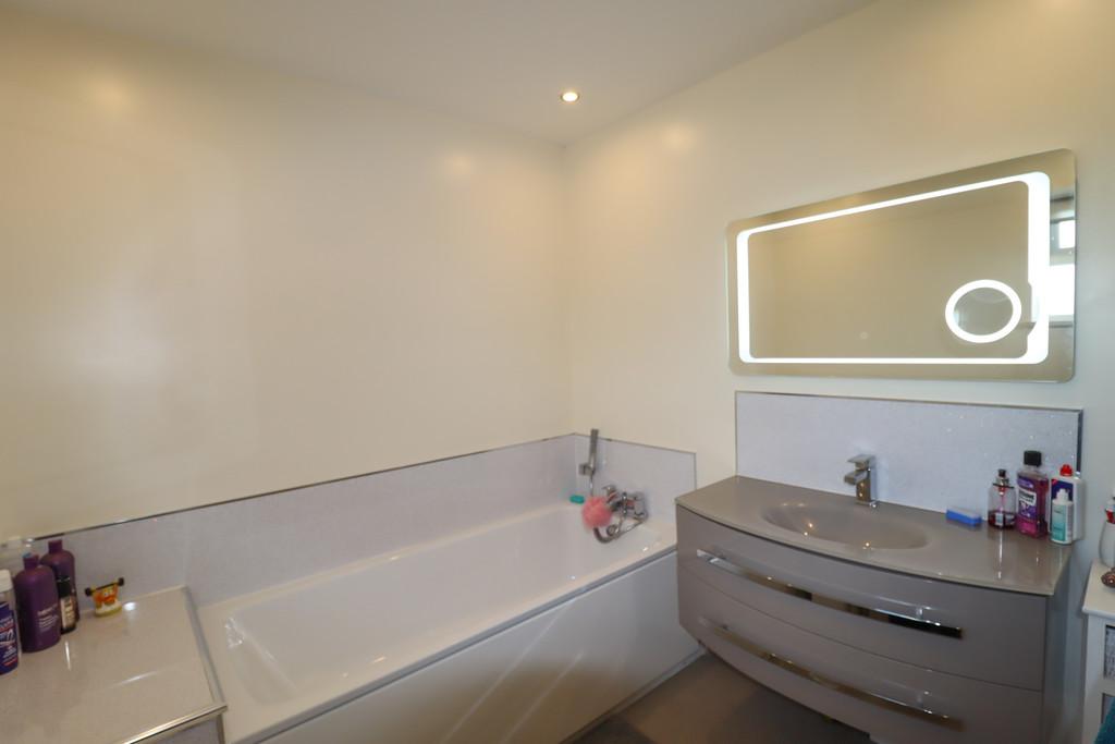 Bedroom 2 Ensuite