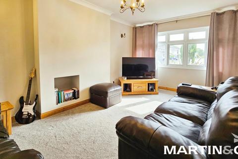 4 bedroom semi-detached house to rent, Pertwee Drive, Chelmsford