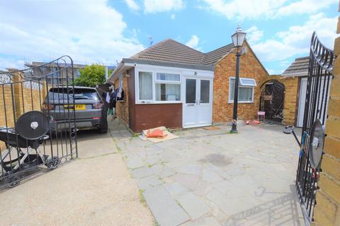 4 bedroom detached bungalow for sale, Bankside, Southall