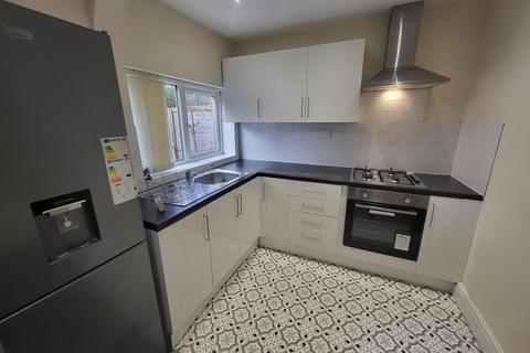 4 bedroom terraced house to rent, Railton Avenue, Whalley Range, Manchester. M16 8AU 
