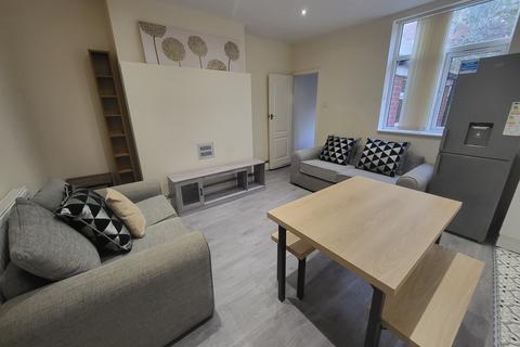 4 bedroom terraced house to rent, Railton Avenue, Whalley Range, Manchester. M16 8AU 